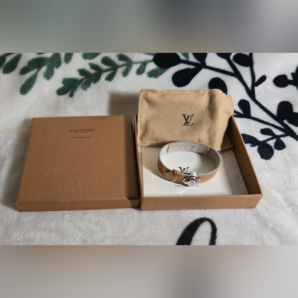 💯 Authentic Louis Vuitton Epi Leather Good Luck Bracelet with Box and Dustbag